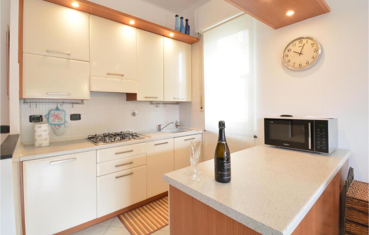 Amazing In With Kitchen Apartment *