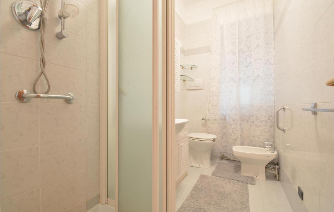 Amazing In With Kitchen Apartment *